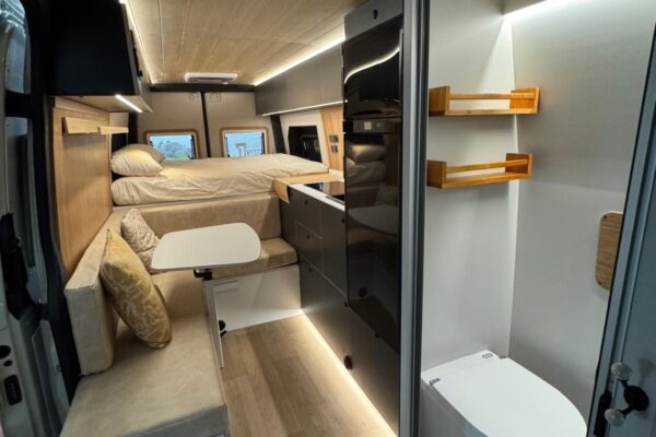 Interior furgoneta camperizada baovan, Madrid.